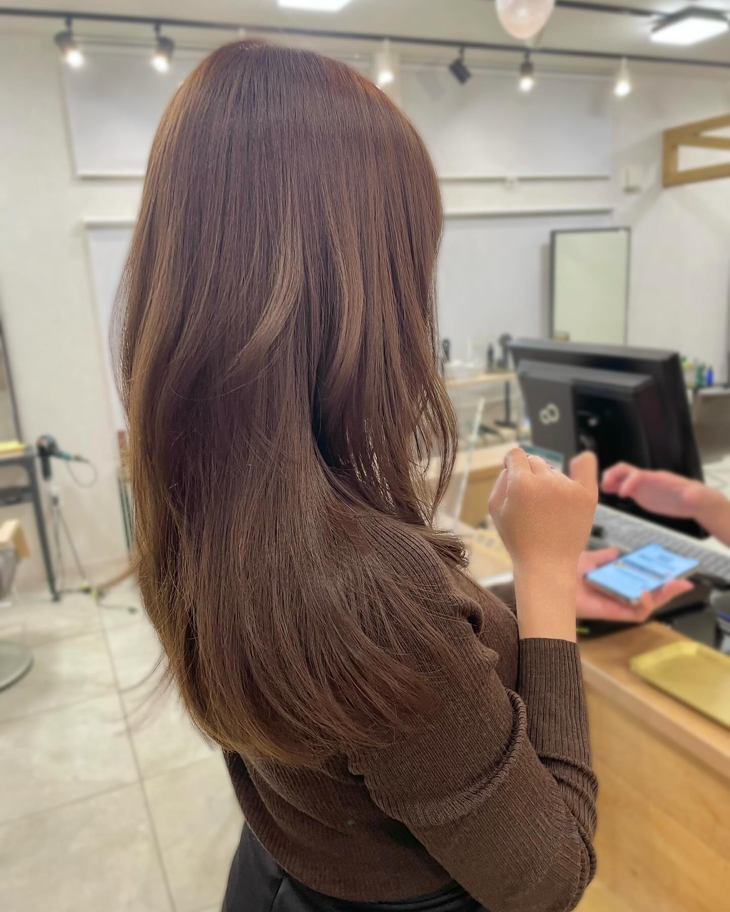 ロングヘアー♪.トップとサイドにたっぷりレイヤーを入れる事で動きがでます^_^.ウルフオーダー増えてます︎.#上尾#桶川#北本#上尾美容室#北上尾美容室#ファイバープレックス#ファイバープレックスサロン#イルミナカラー#大人ショート#ハンサムショート#脱白髪染めハイライト#脱白髪染め#明るい白髪染め#オーガニックカラー#頭皮ケア#ヘッドスパ#北上尾#髪質改善トリートメント#白髪かくし#白髪ぼかし#大人ハイライト#ボブ#ロングヘア#ウルフ